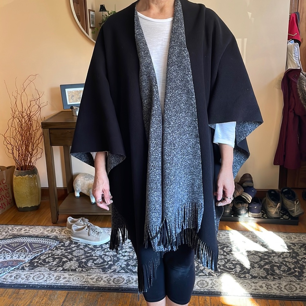Reversible shawl/poncho